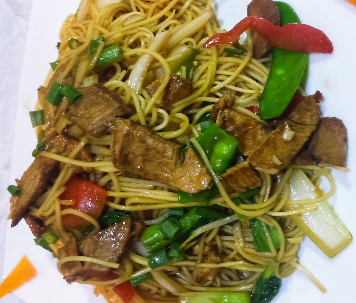 Tallarín c/ carne en Chifa Yuan Fen
